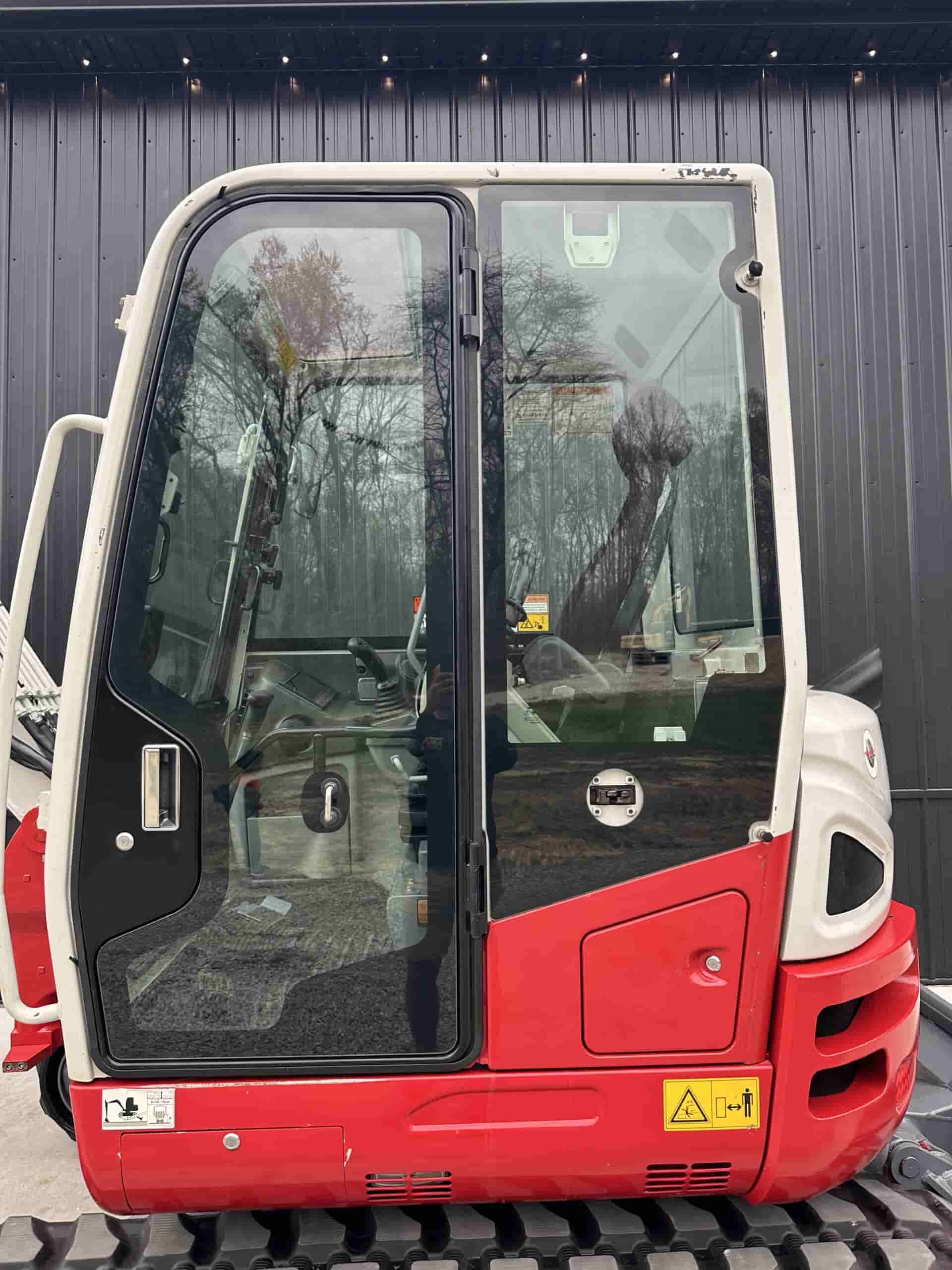 2019 TAKEUCHI TB260
